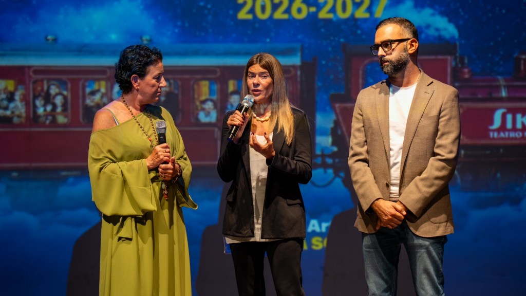 NUOVO TEATRO 01 presentazione, sx Cettina Sciacca, assessora Elvira Amata, sindaco Danilo Lo Giudice, 260926