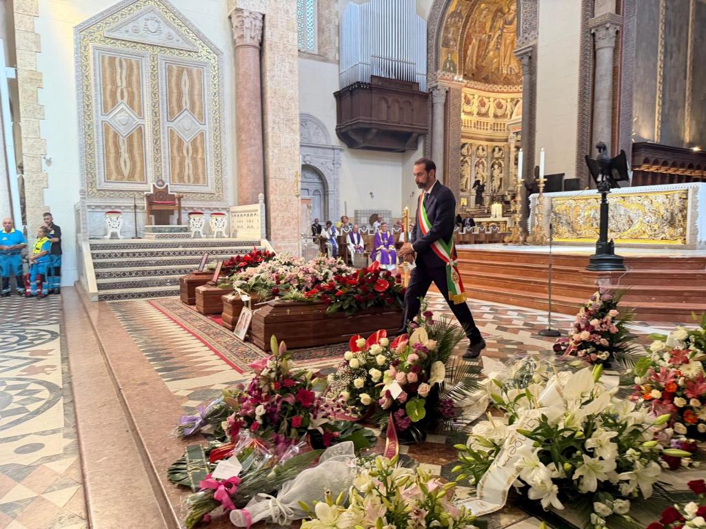basile ai funerali leone