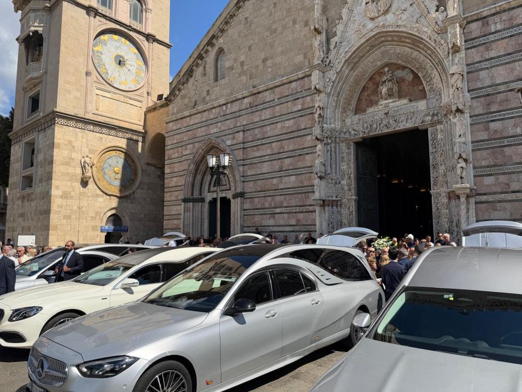 funerali famiglia leone 17